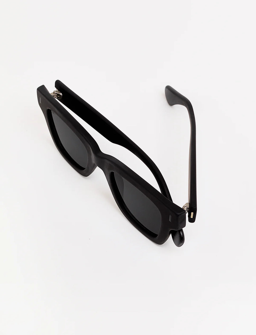 PAUL Available in more colors