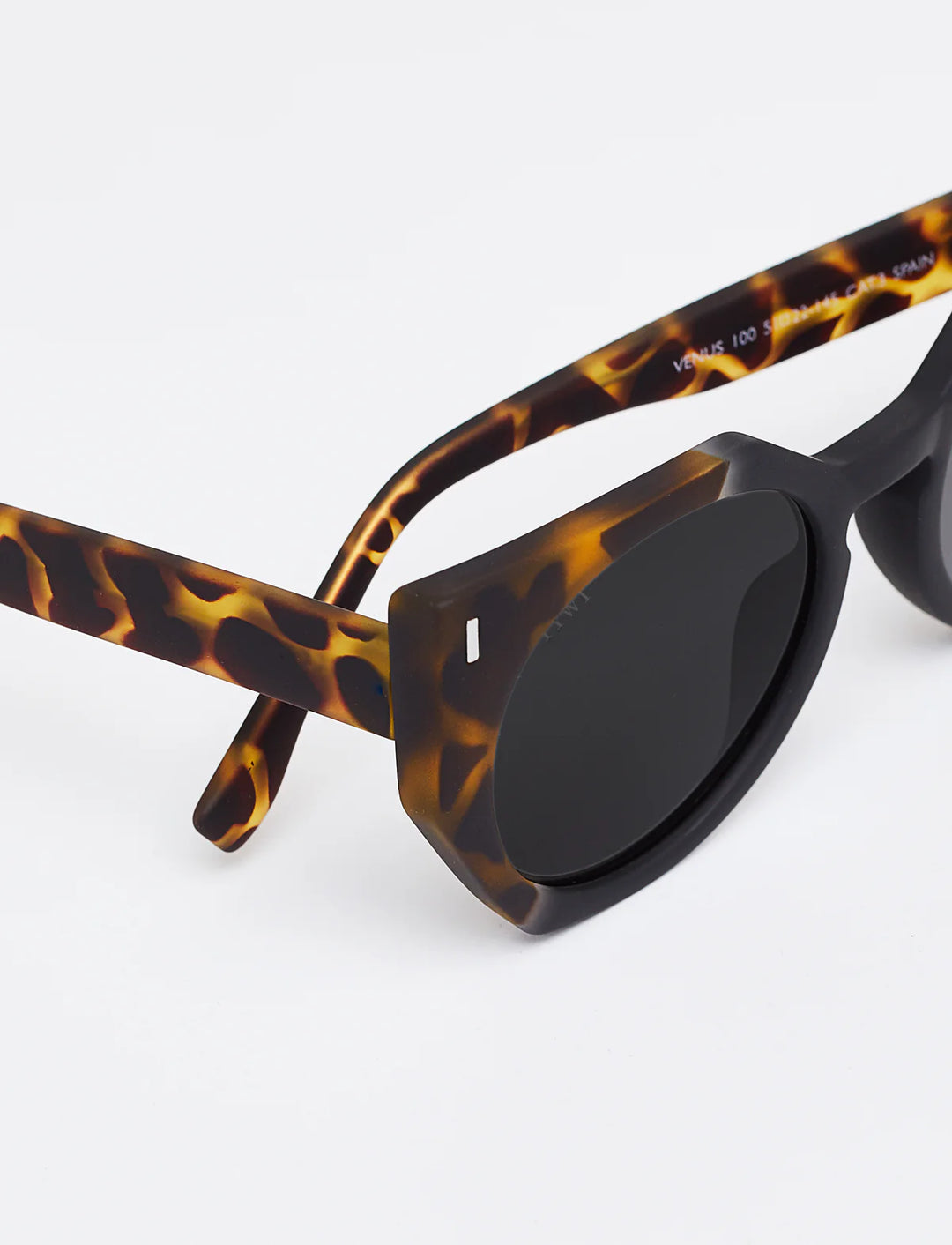 VENUS Available in more colors