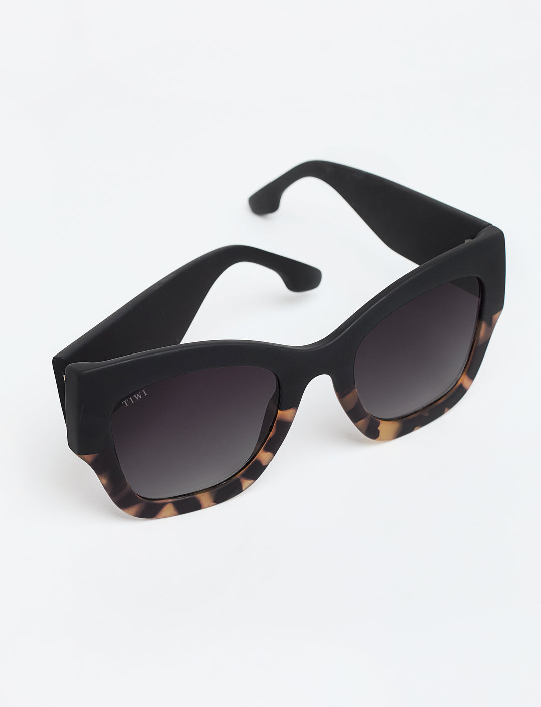 MAYFAIR Available in more colors