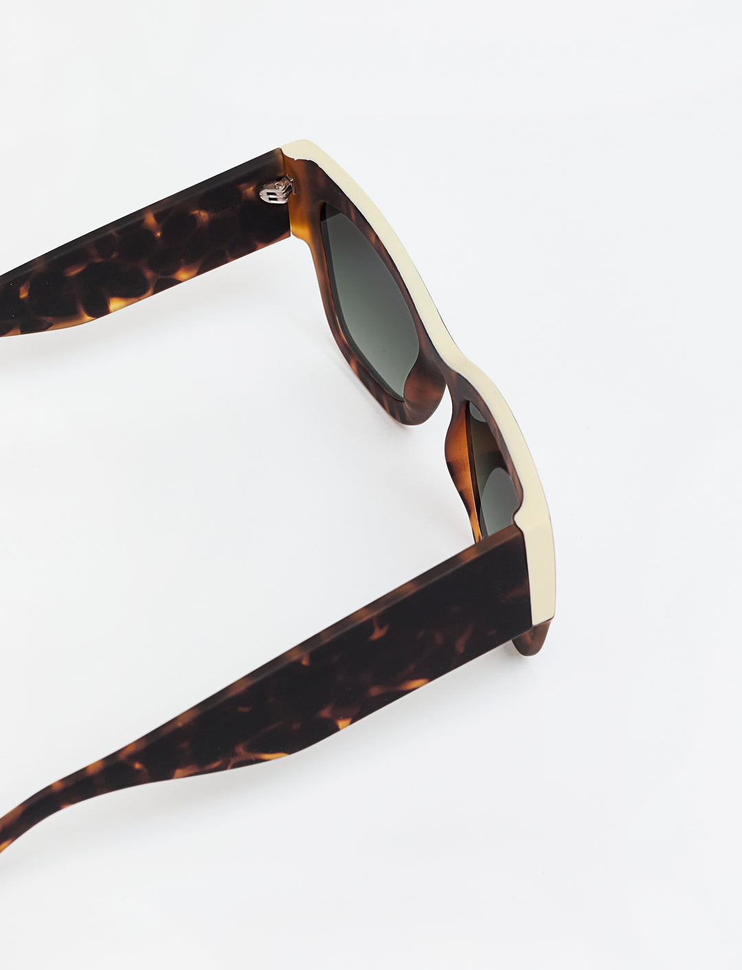 MAYFAIR Available in more colors