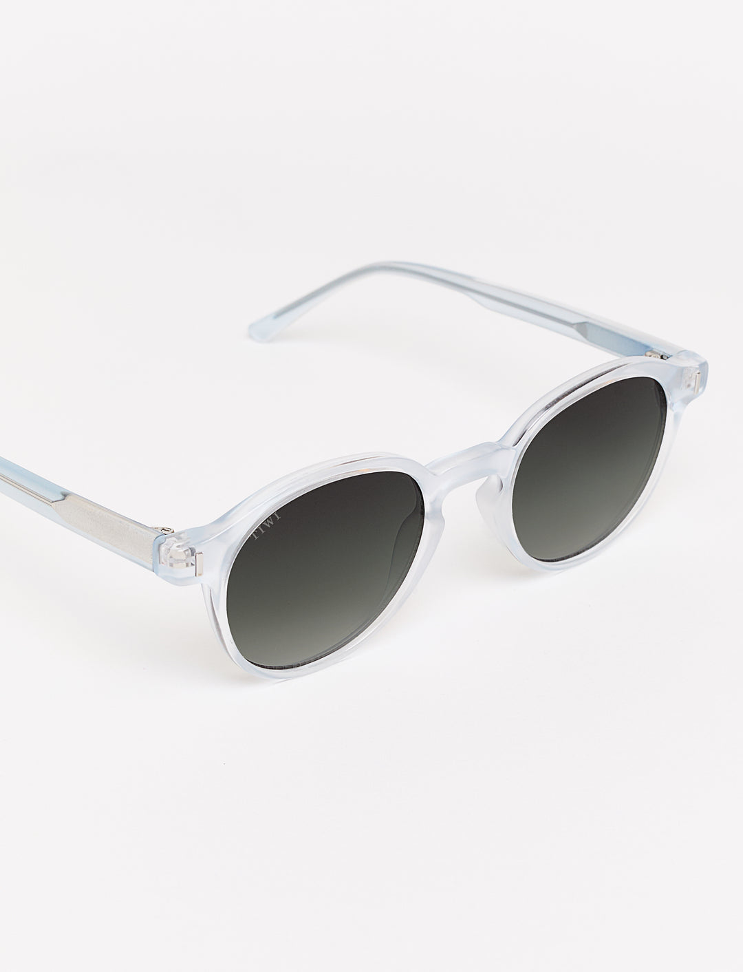 PAOLO Available in more colors
