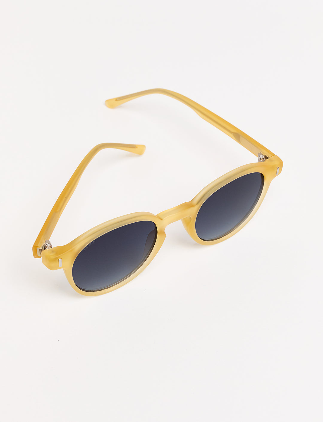 PAOLO Available in more colors