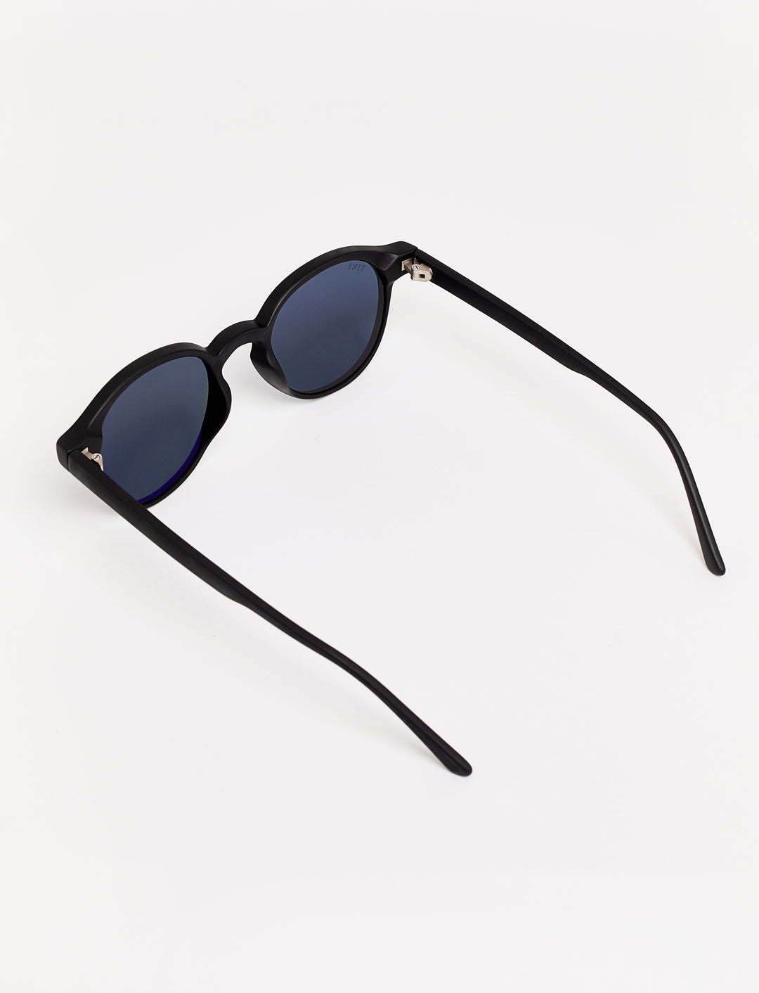 PAOLO Available in more colors