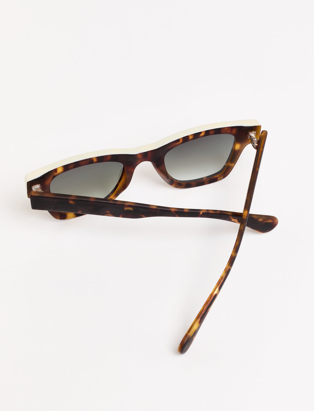 PAUL Available in more colors