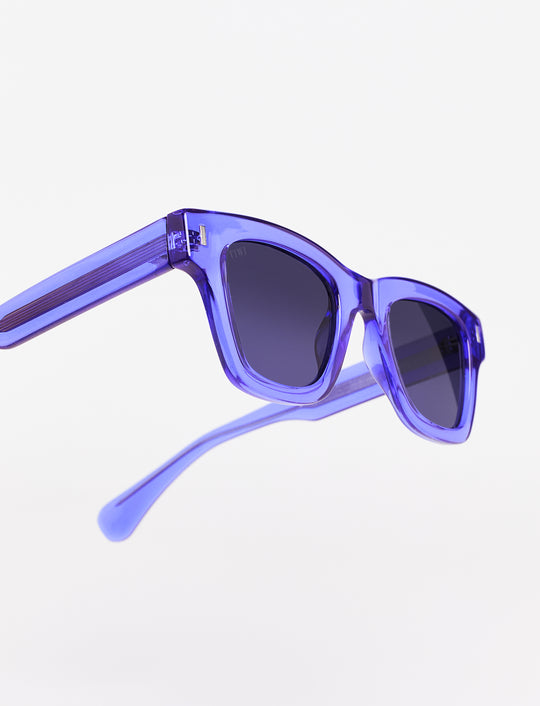 PAUL Available in more colors