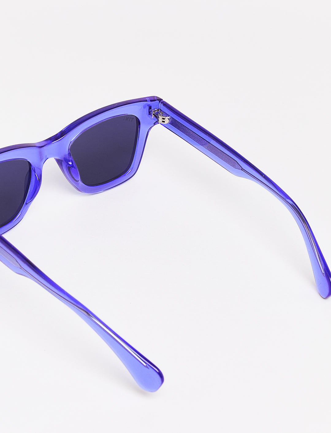 PAUL Available in more colors