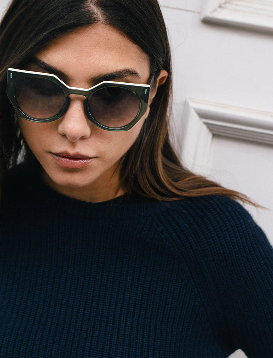 VENUS Available in more colors