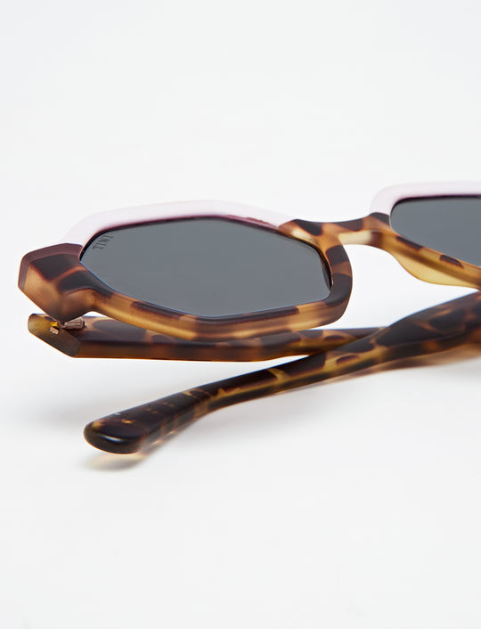 VALETTE  Available in more colors