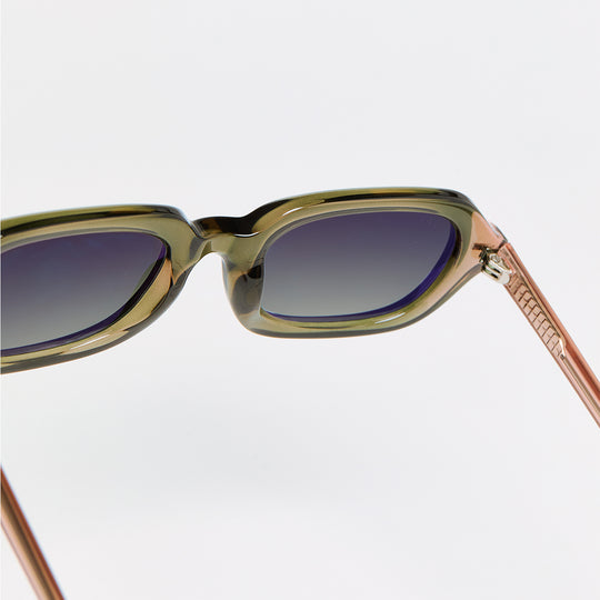 BENNETT Available in more colors