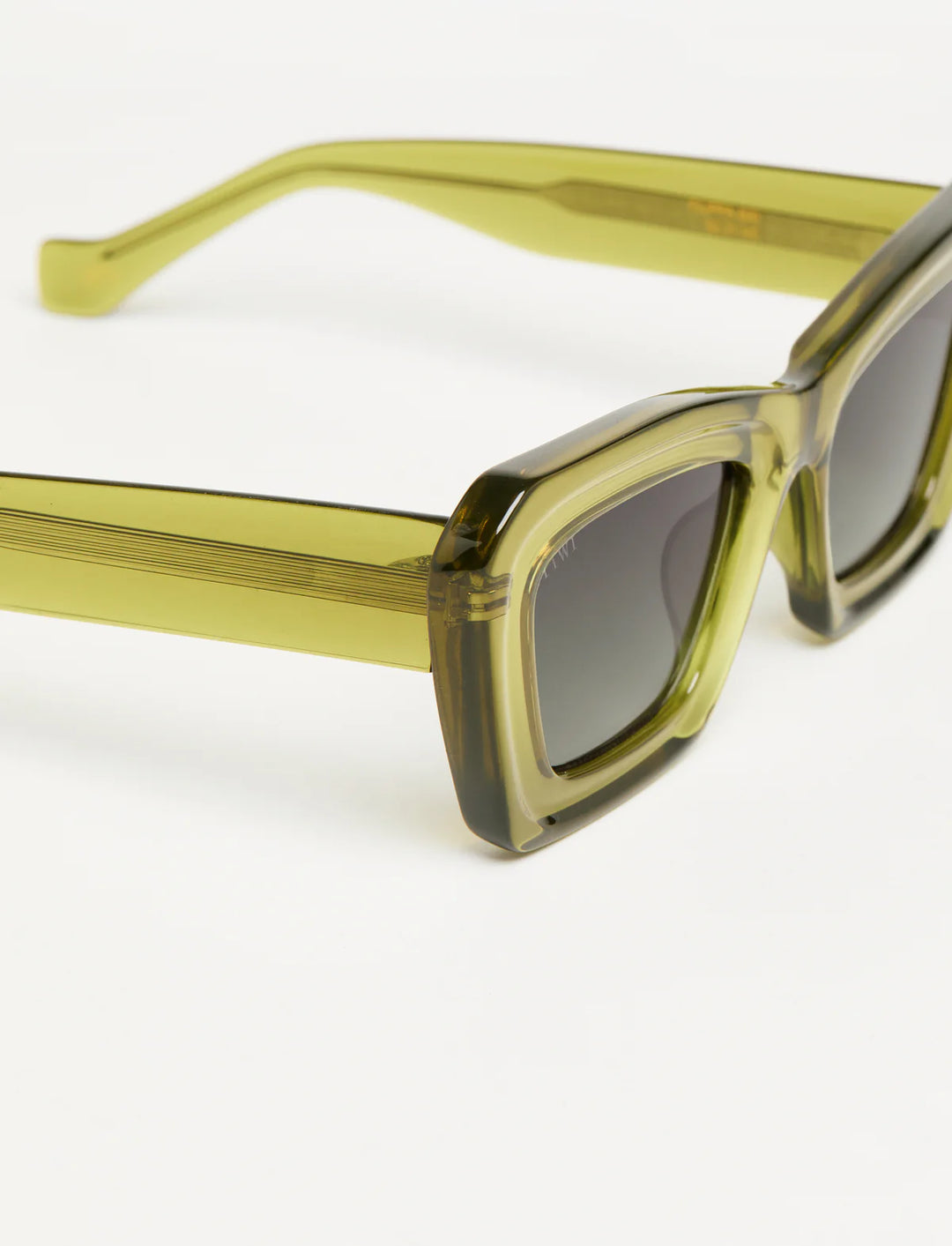 FILIPPA Available in more colors