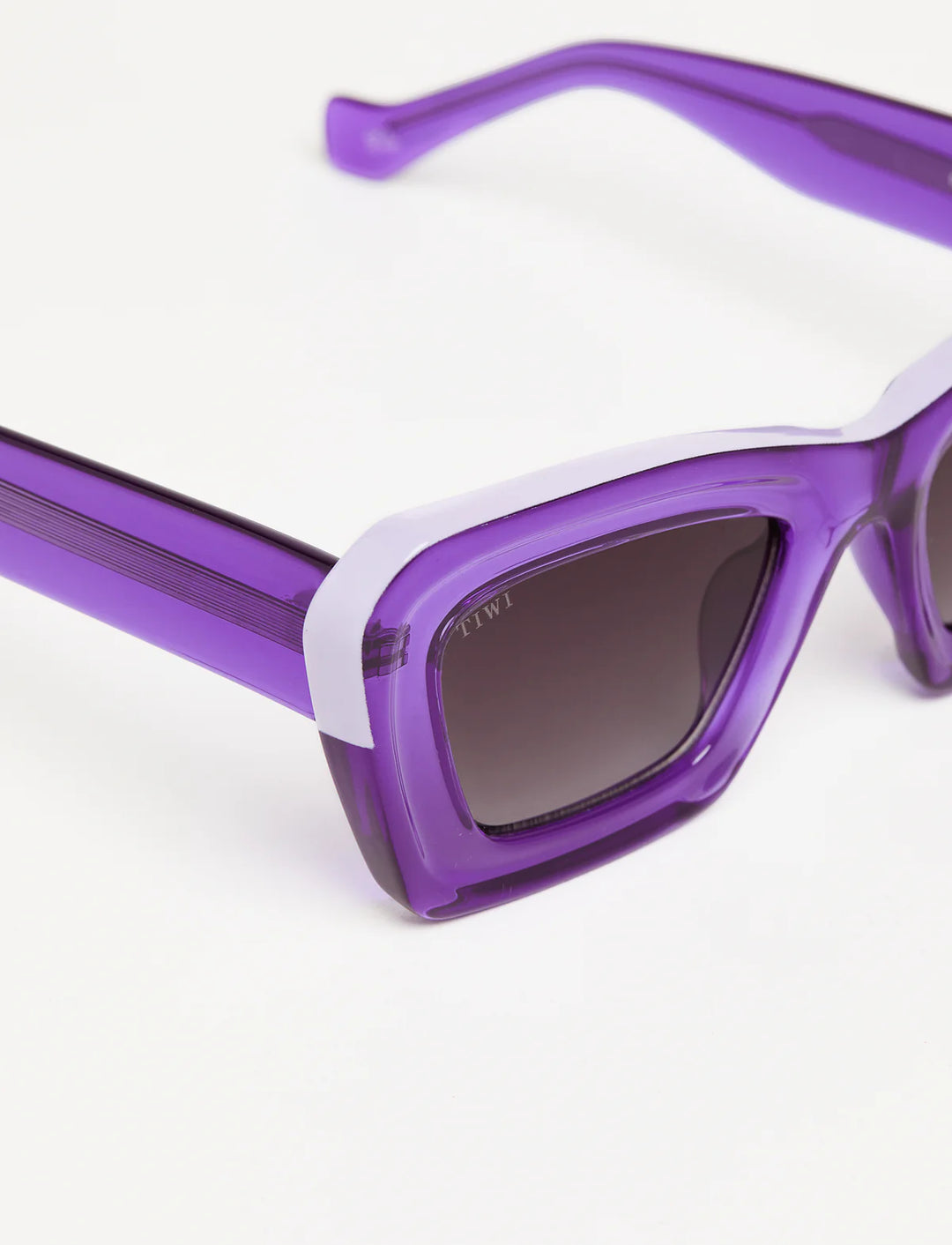 FILIPPA Available in more colors
