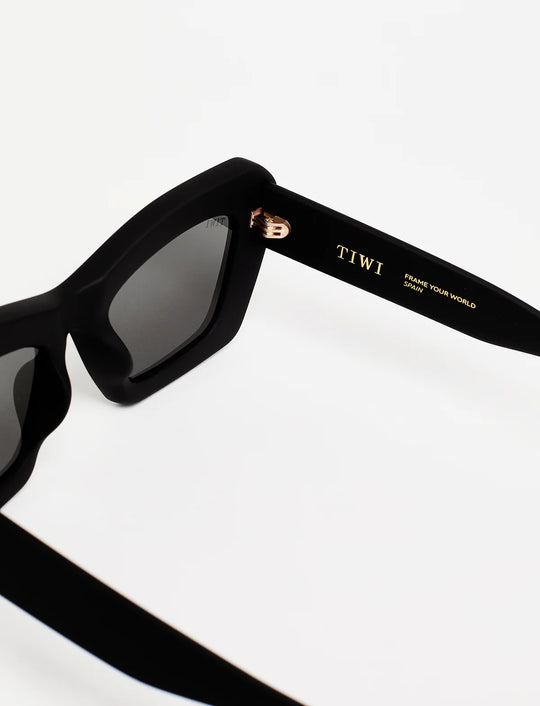 FILIPPA Available in more colors
