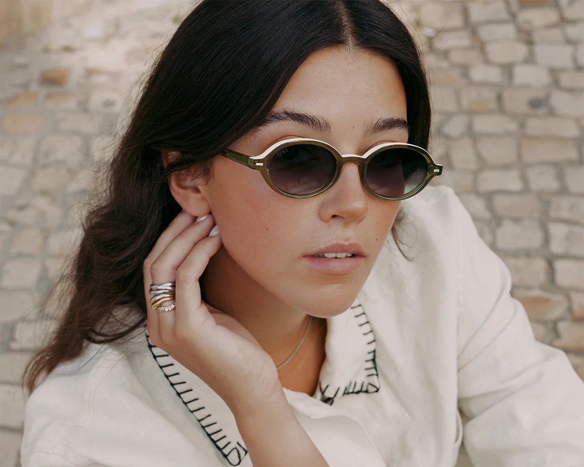 BELL Available in more colors