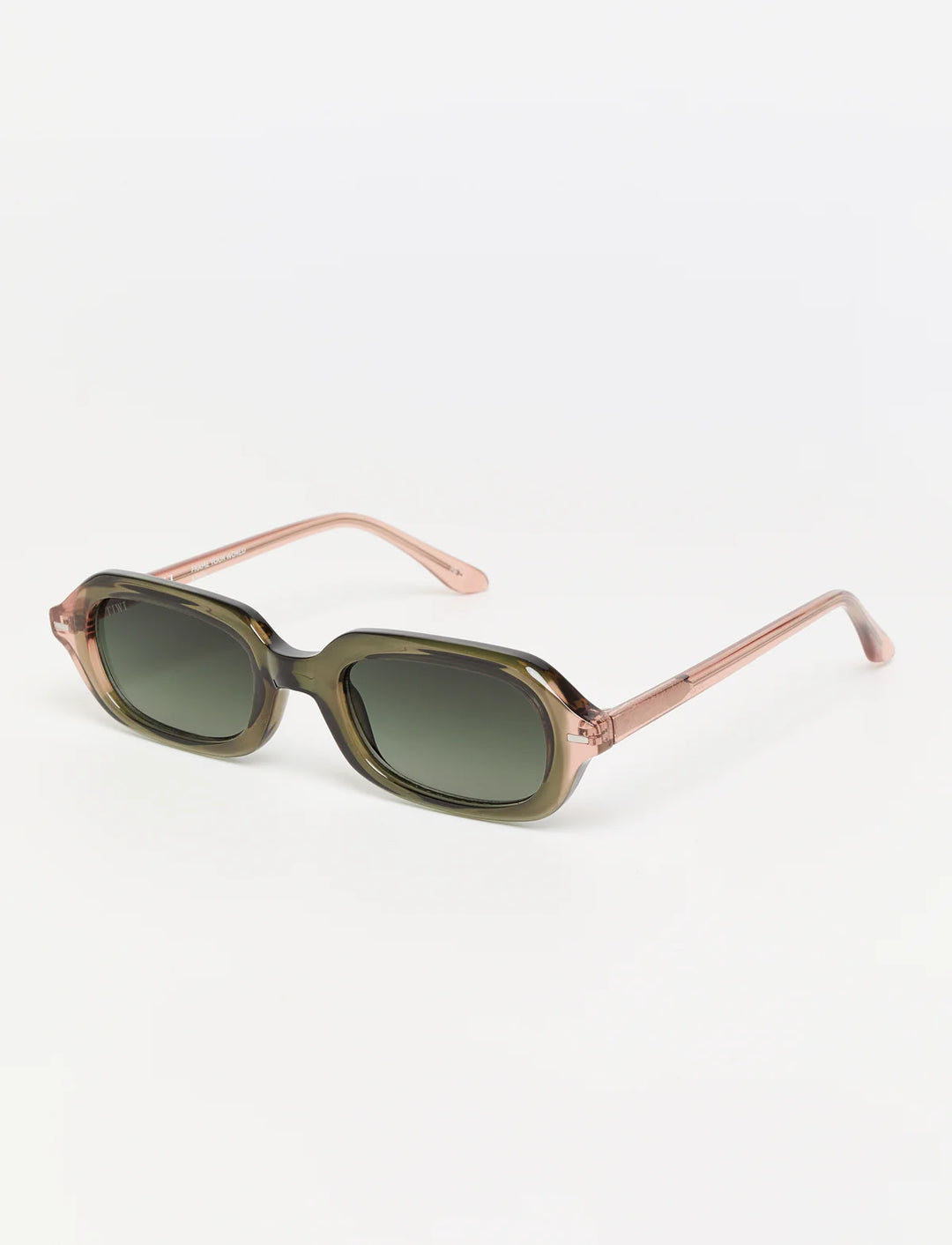 BENNETT Available in more colors