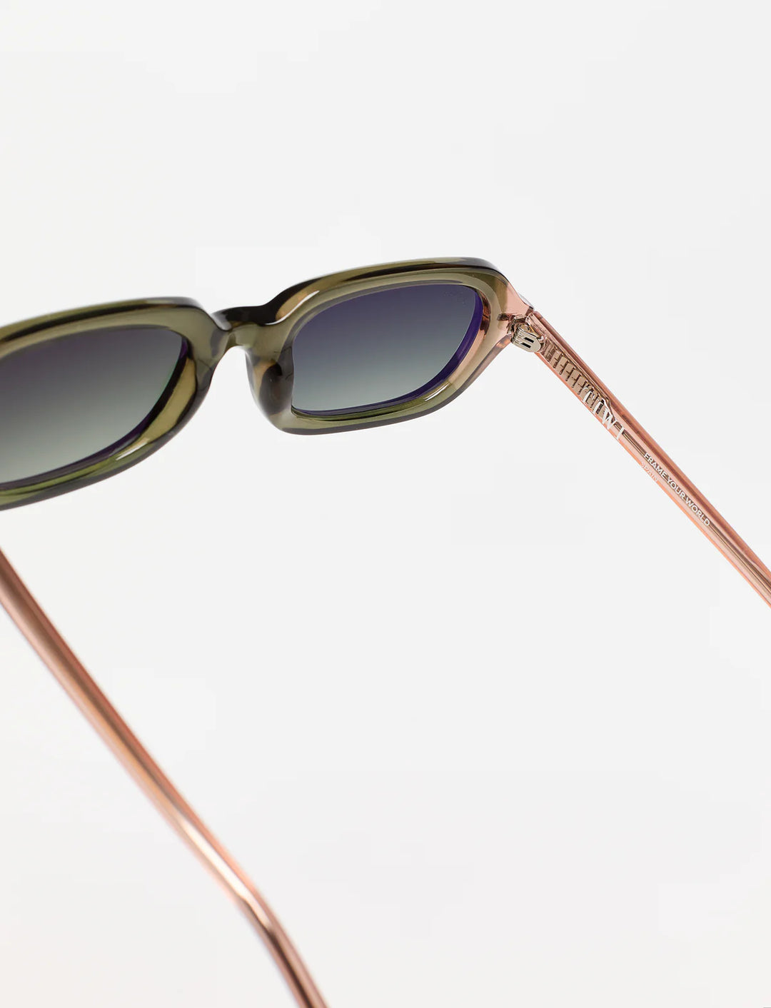BENNETT Available in more colors