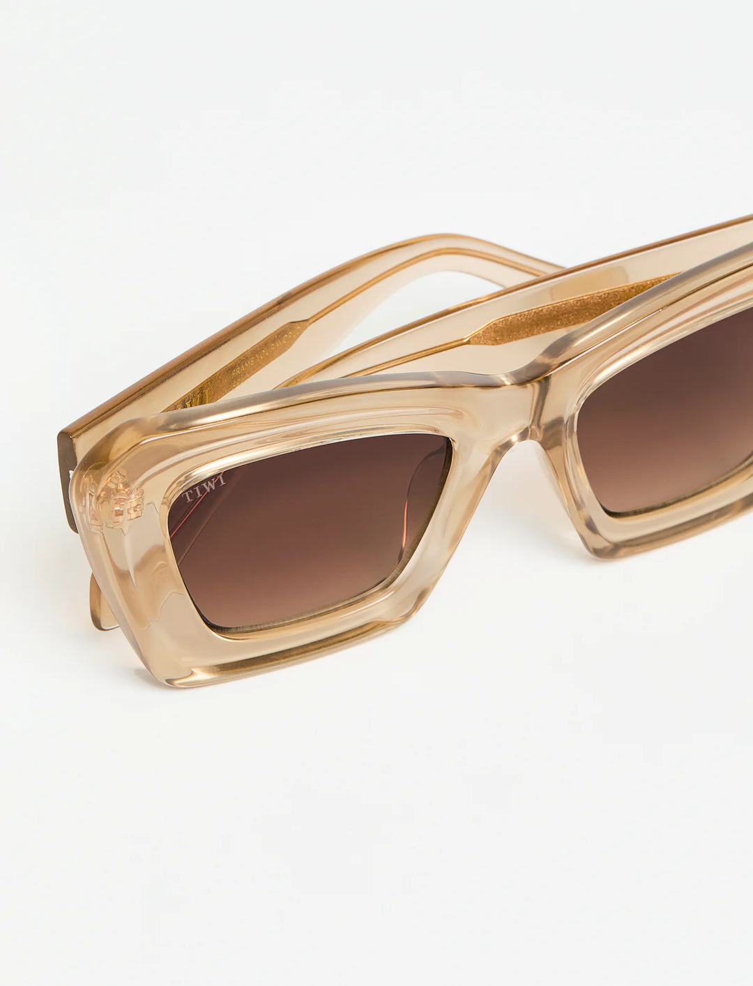 FILIPPA Available in more colors