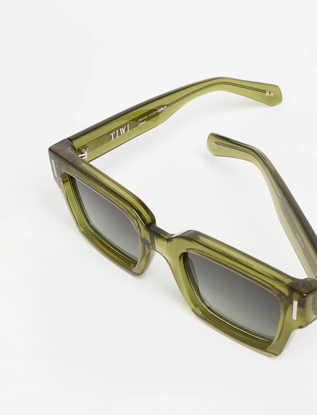 KOBE Available in more colors