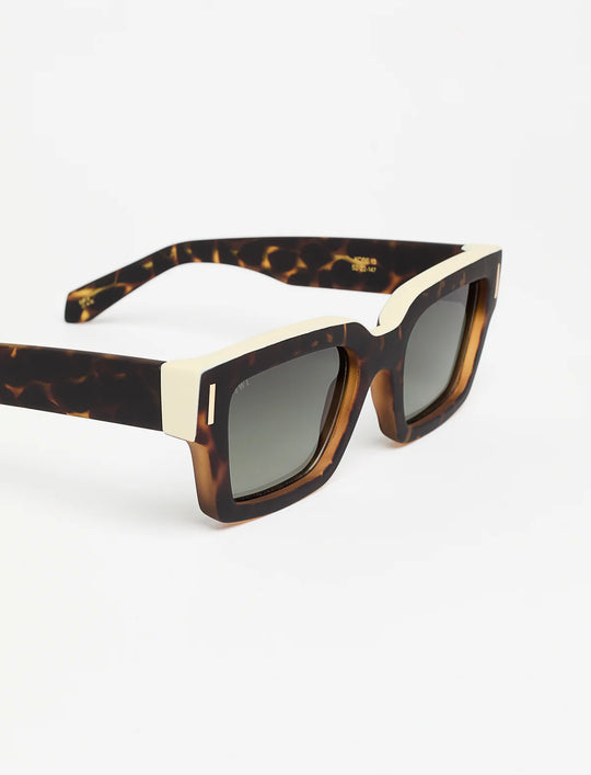 KOBE Available in more colors