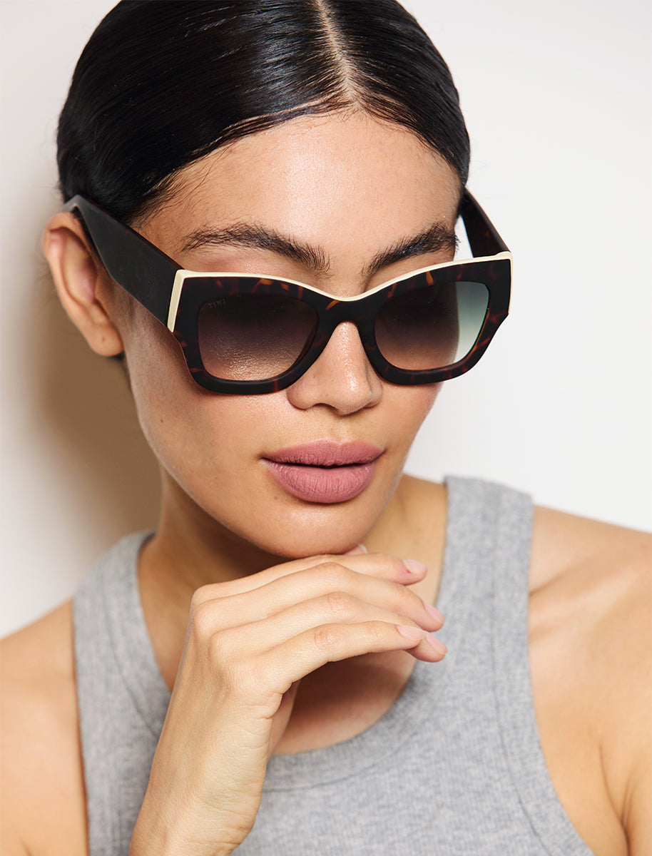 MAYFAIR Available in more colors Rubber Vintage Tortoise/Beige Topline with Green Gradient Lenses
