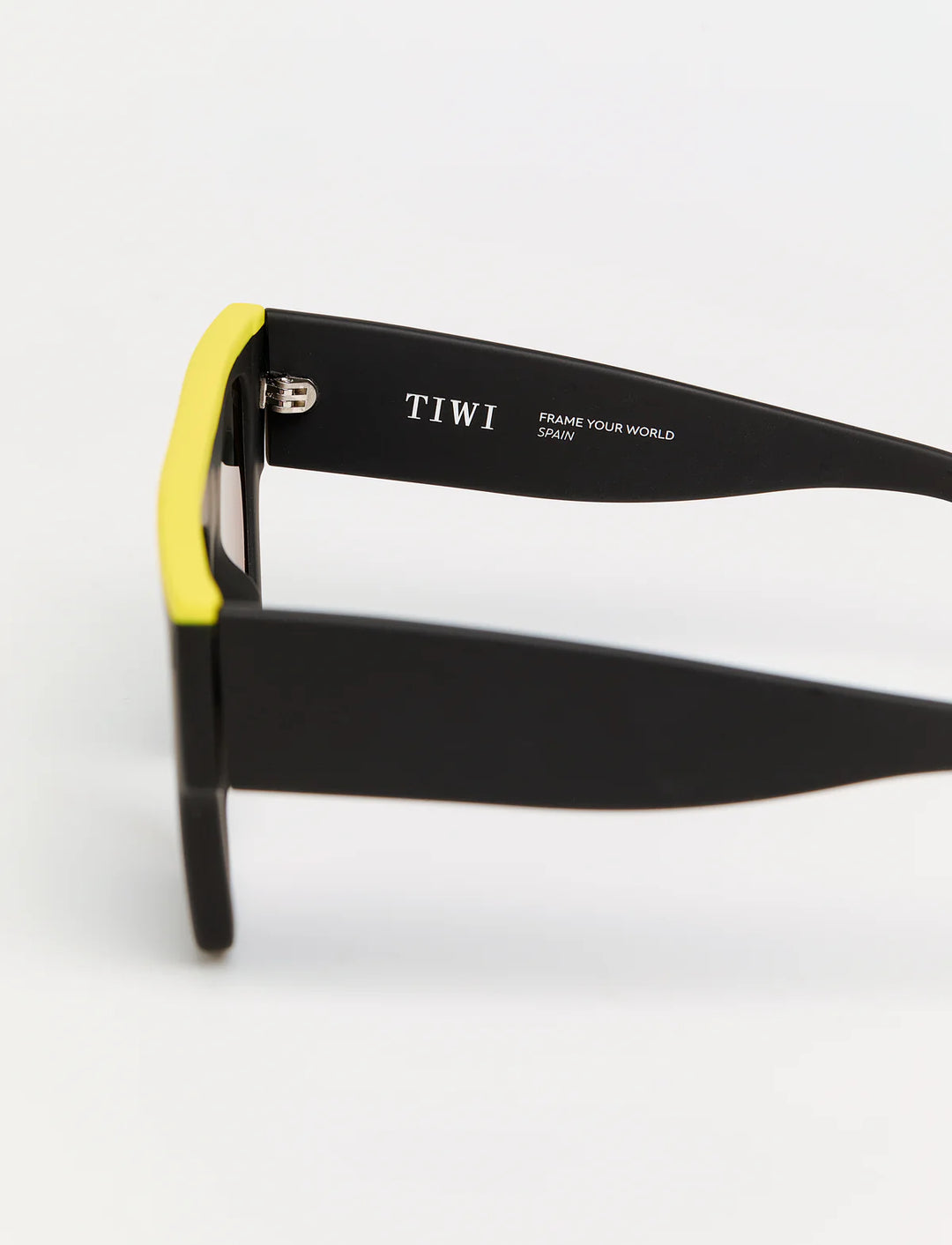 SOLEIL Available in more colors