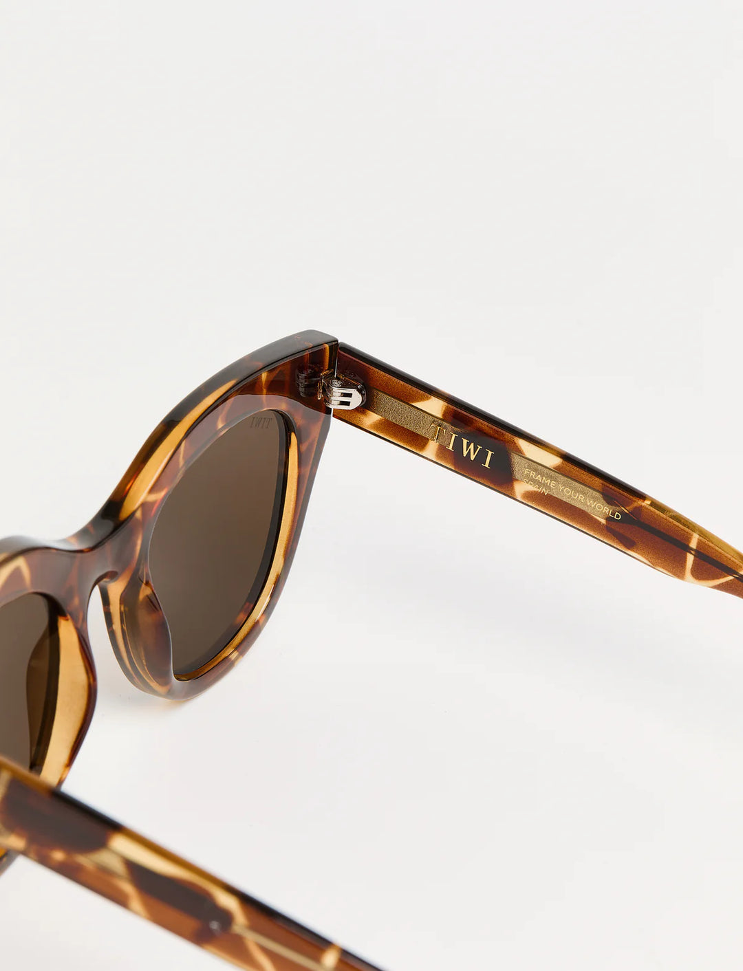 ROSETTA Available in more colors